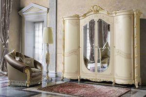 Madame Royale armadio, Armadio stile classico dalle forme sinuose