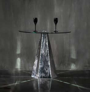 Blade Runner Zinc, Base tavolo dalla forma esagonale