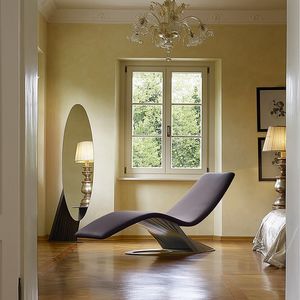 Lullaby, Chaise lounge dalle forme sinuose