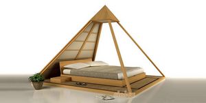 Cheope, Letto in legno a forma di piramide